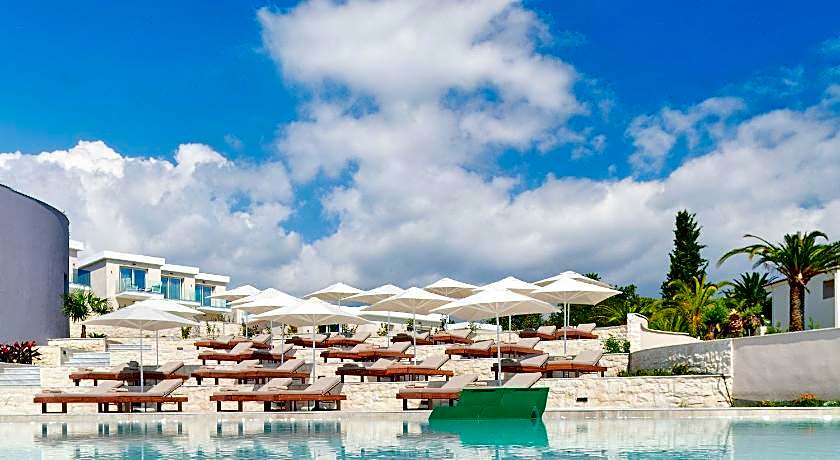 Alexandra Elegance Bridging Generations