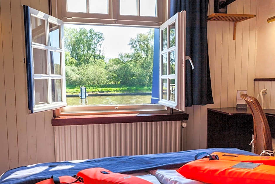 Boat Hotel De Barge