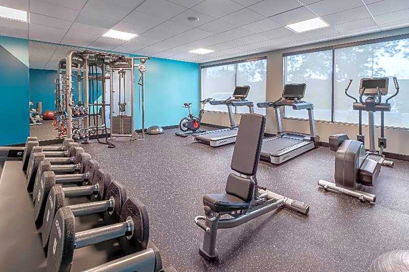 avid hotels MILWAUKEE WEST - WAUKESHA