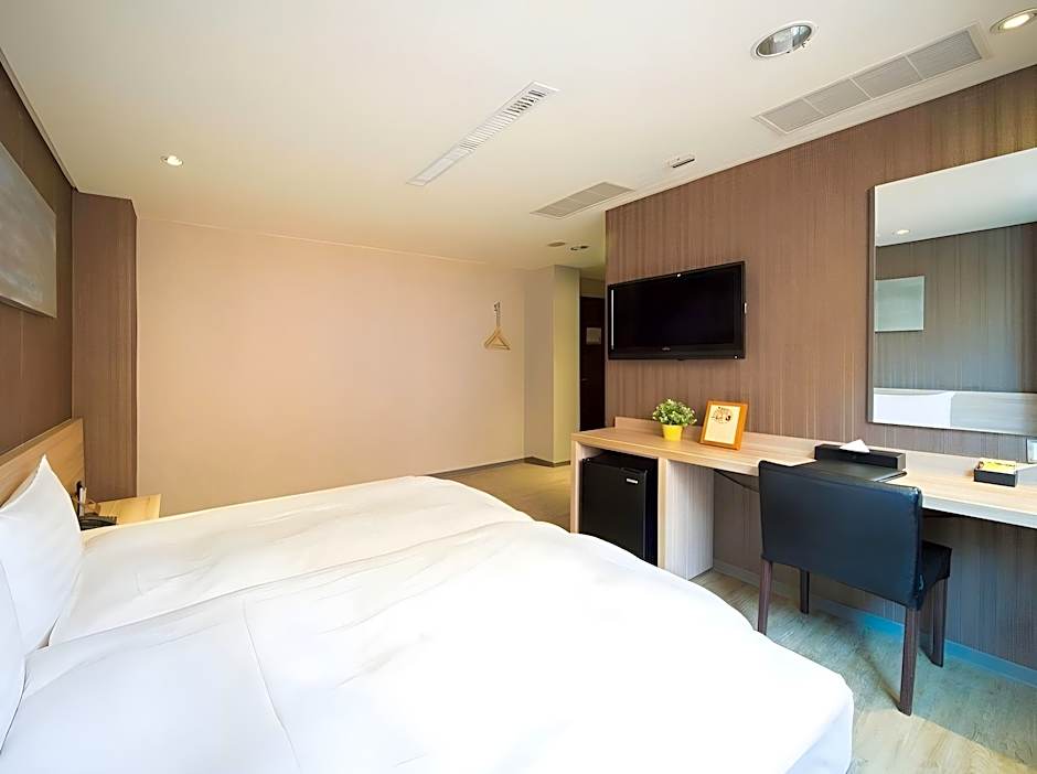 Smile 73 Hotel