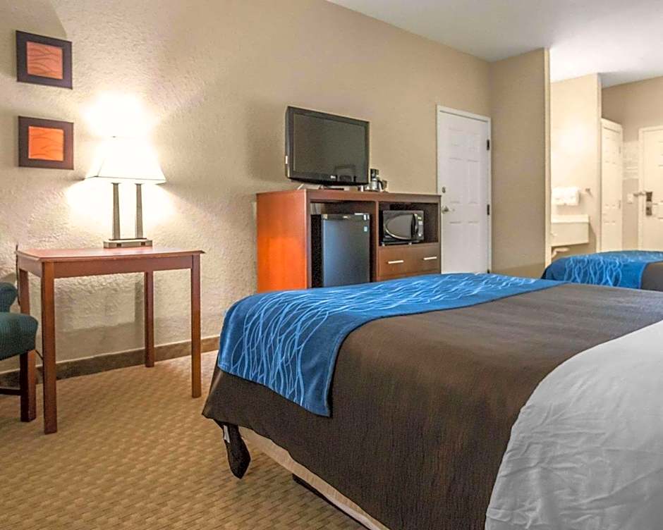 Quality Inn & Suites Dixon Near I-88