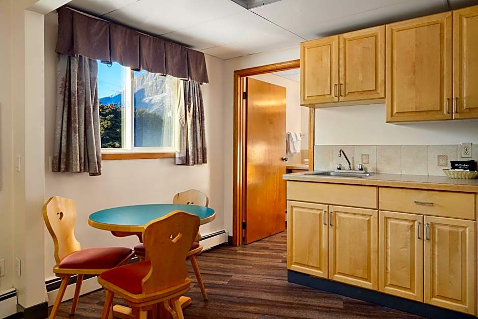 Rocky Mountain Ski Lodge