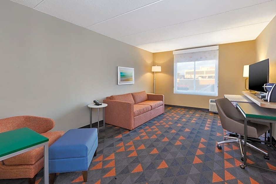 Holiday Inn Westbury-Long Island by IHG