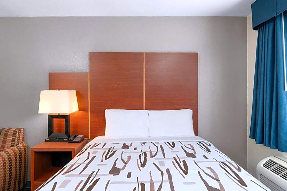 Travelodge by Wyndham Albuquerque West