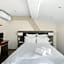 Le Phenix Hotel