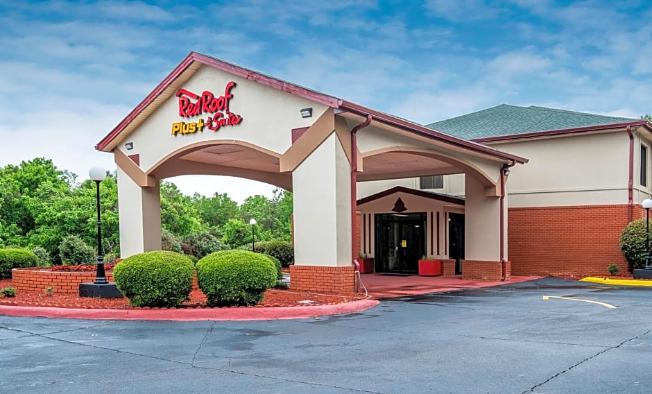 Red Roof PLUS & Suites Opelika