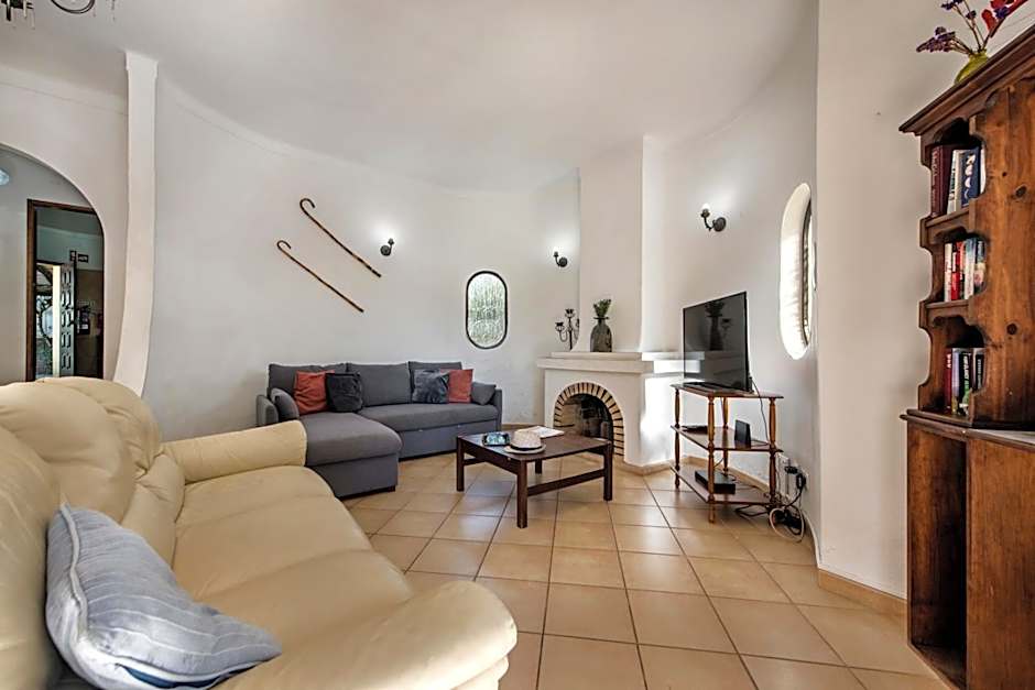 Exclusive Retreat in Vilamoura, private pool, off-street parking, Free AC wifi