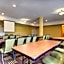 Holiday Inn Express Hotel & Suites Kansas City Sports Complex By IHG