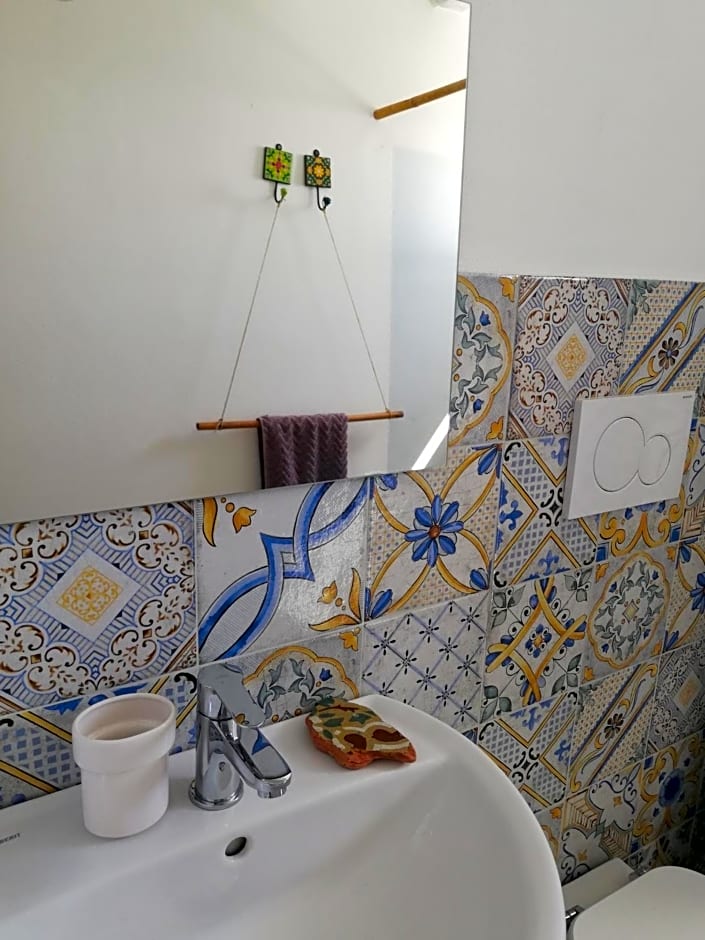 Alicudi Giardino dei Carrubi- al gradino 365