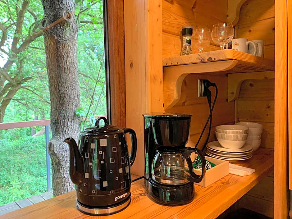 Domek na drzewie w Dolinie Uradu