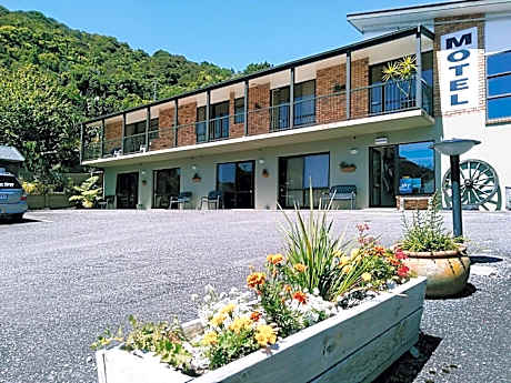 Sundowner Motel