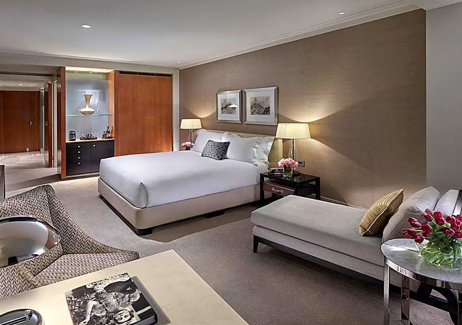 Photo 1 of 4 of Deluxe 1 King Bed