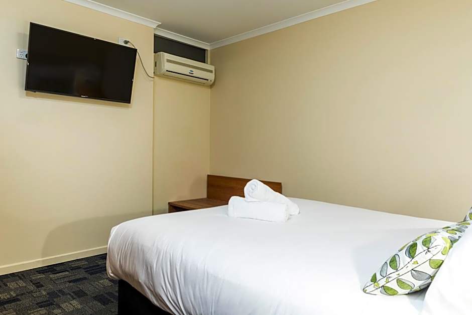 Nightcap At Balaclava Hotel