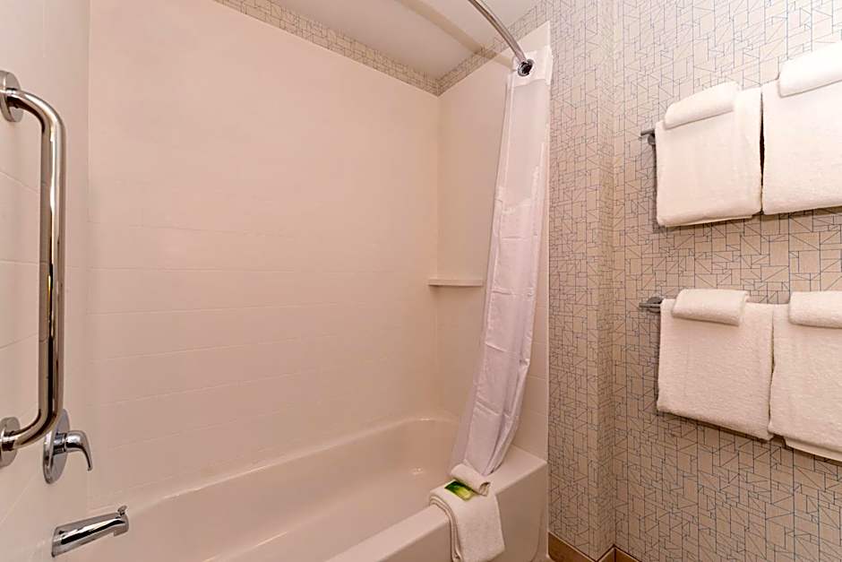 Holiday Inn Express & Suites Salem By IHG