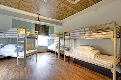 8-Bed Mixed Dormitory Room