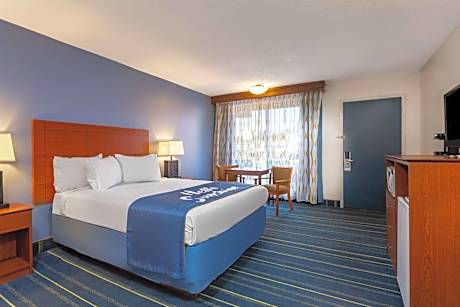 Queen Room - Mobility Access/Non-Smoking