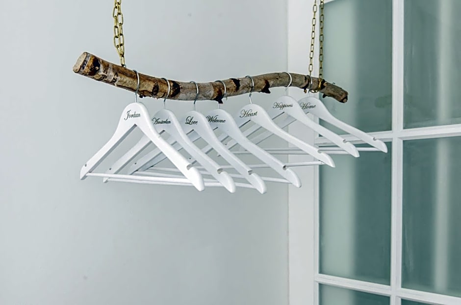 Jordaan Suite bed and bubbles