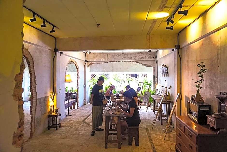 UdonBackpackers Beds and cafe
