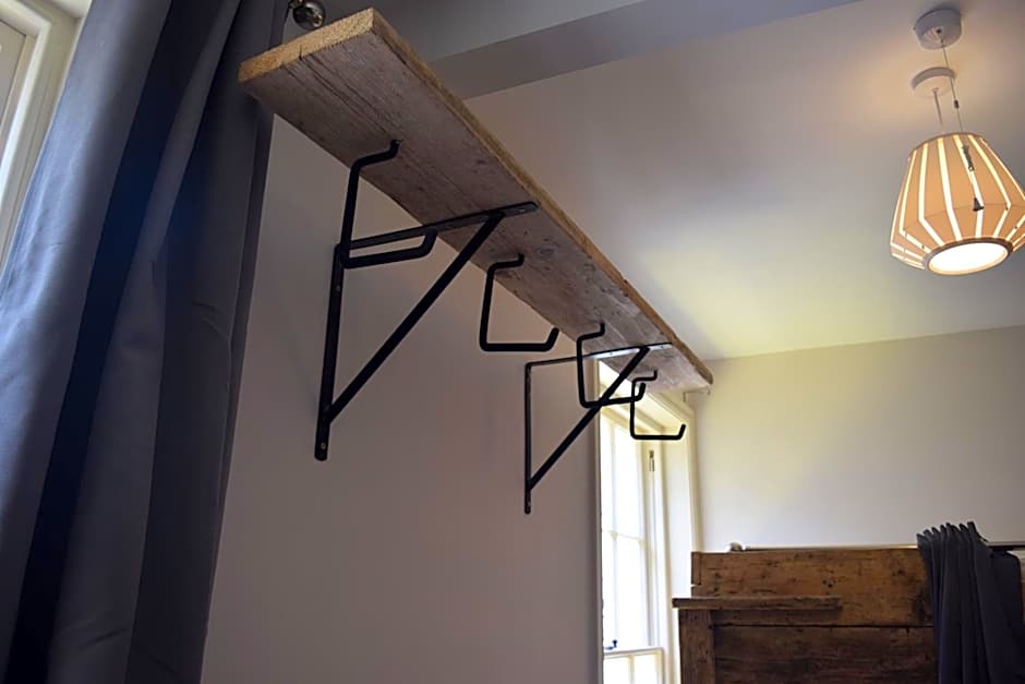 Ty Glyndwr Bunkhouse, Bar and cafe