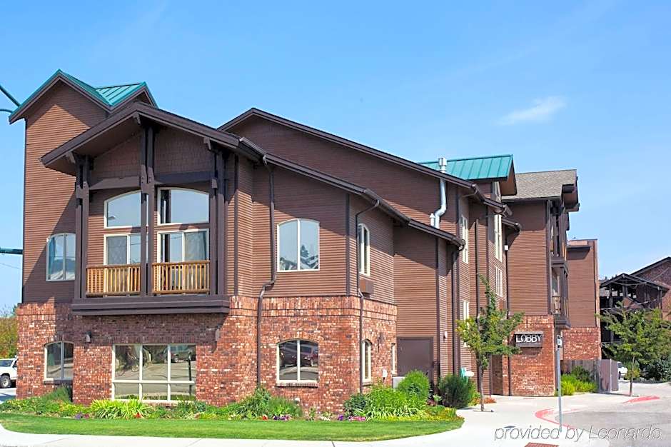 Cedar Street Hotel & Suites