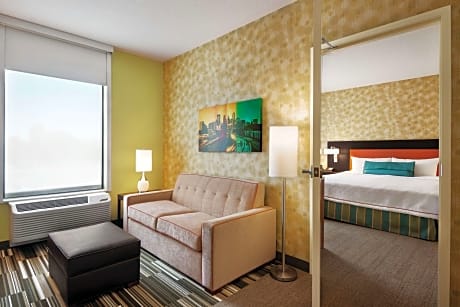 1King Accessible Bathtub Suite Nonsmoking