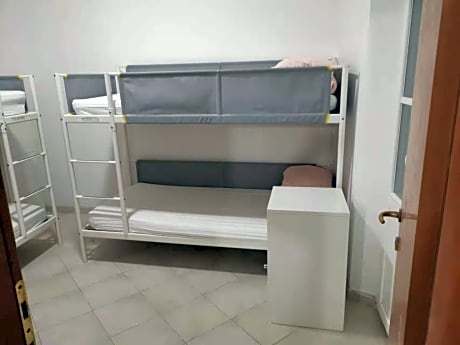 Single Bed in Mixed Dormitory Room