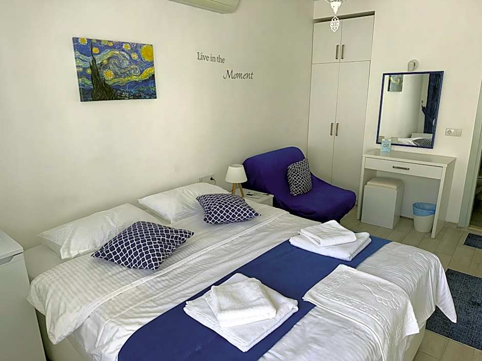 White and Blue Bodrum – Bodrum, MI