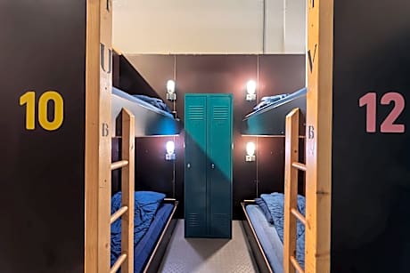 Bed in 12-Bed Mixed Room with Shower