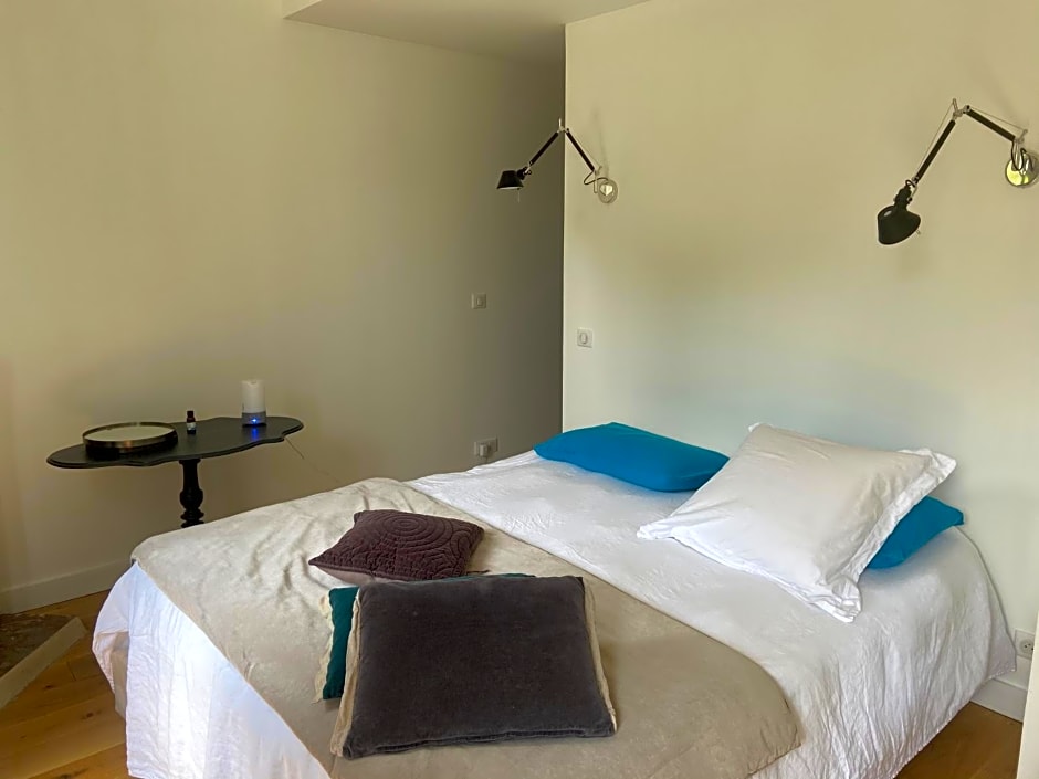 Cocon en lisière de forêt