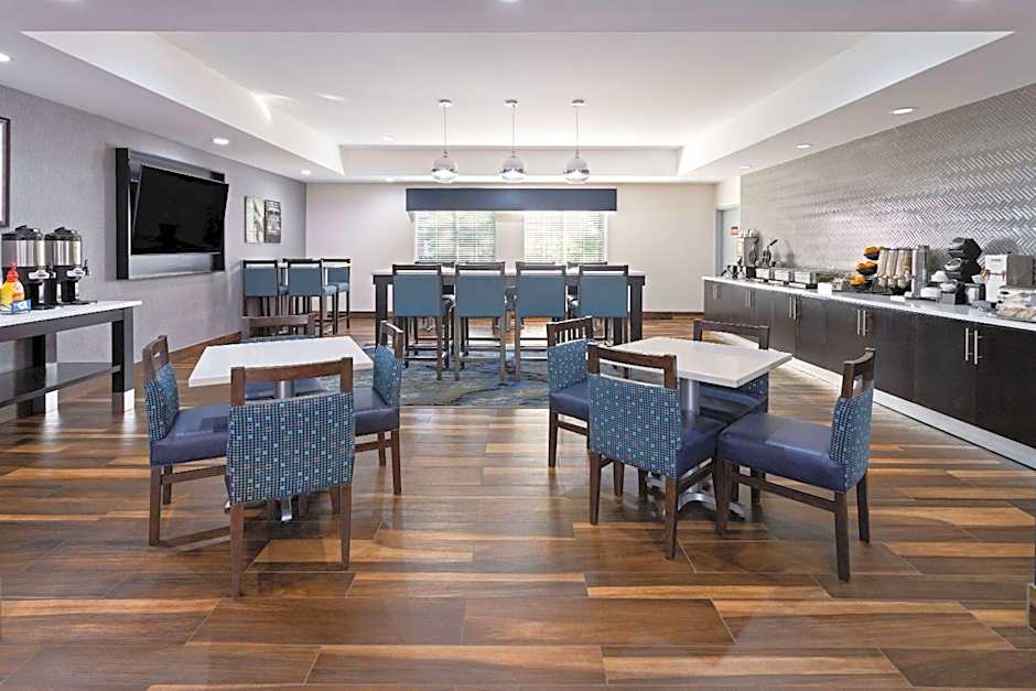 La Quinta Inn & Suites by Wyndham Newnan