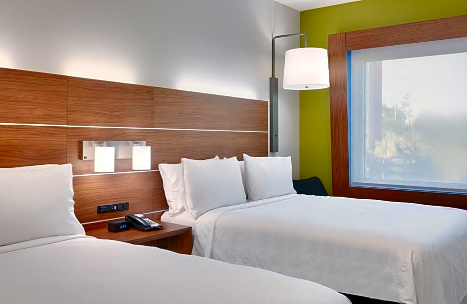 Holiday Inn Express & Suites Gainesville I-75 By IHG