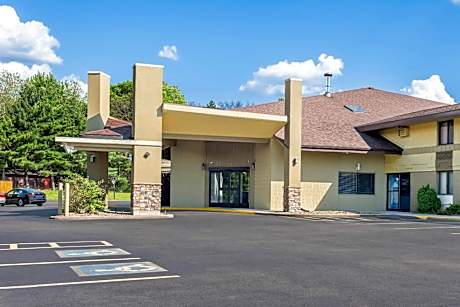 Quality Inn & Suites Black River Falls I-94
