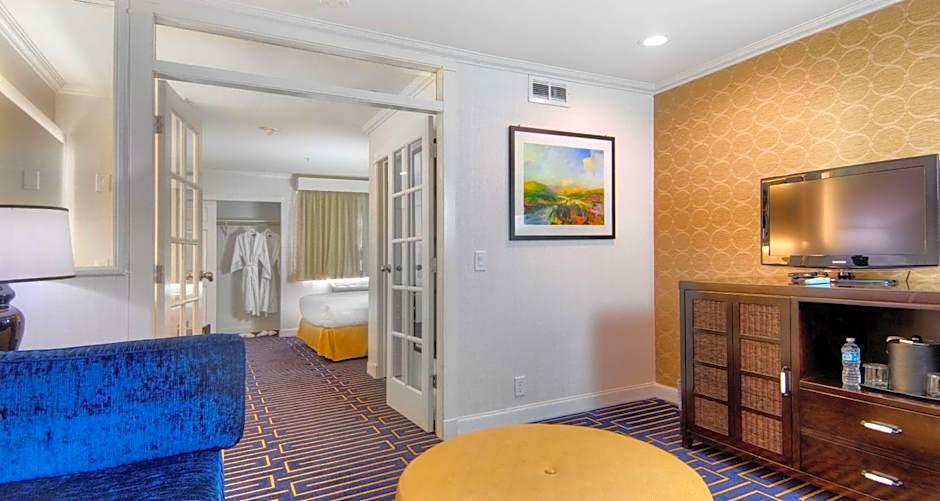 Best Western Plus Palm Court Hotel