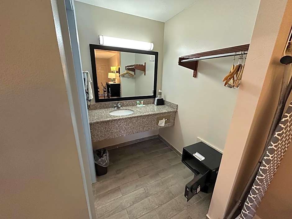 Super 8 by Wyndham Ocean Springs Biloxi
