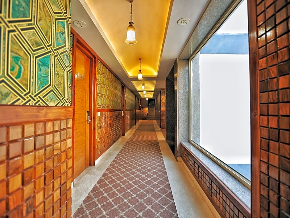 Hotel The Montreal Near by Dal Lake