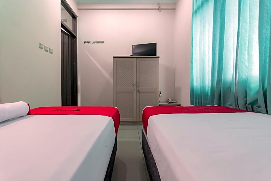 RedDoorz @ Achino Hotel Bandung