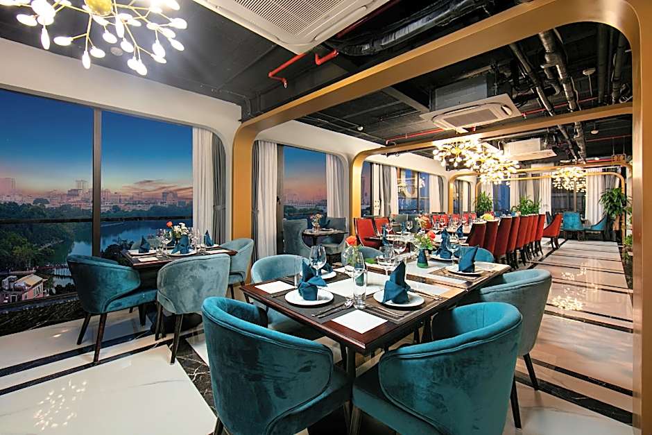 May De Ville Lakeside Hotel