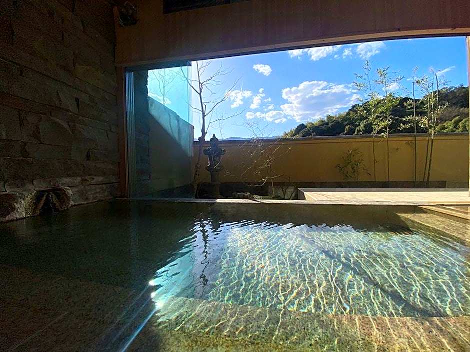 Yugawara Onsen Ashikari Ryokan
