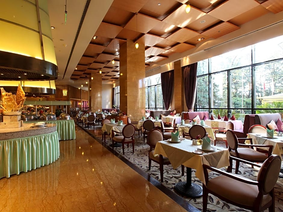 Zhongwei Green Lake Hotel Kunming