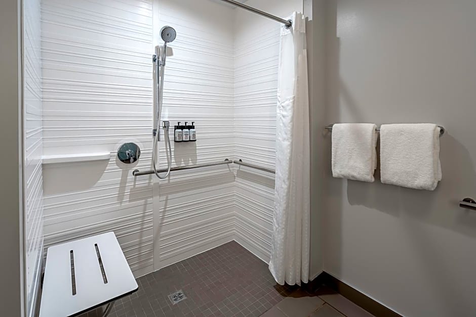 Avid Hotels Milwaukee West Waukesha By IHG