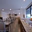 Econo Express Hotel