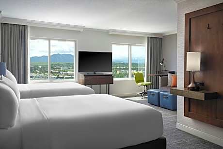 Queen Studio Suite with Sofa Bed