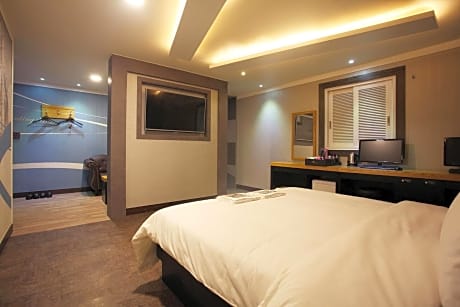 Deluxe King Room