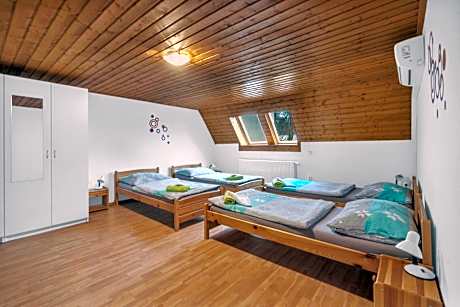 Quadruple Room with Private External Bathroom