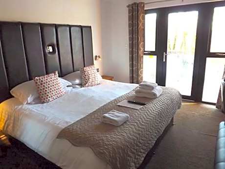 King or Family Room with Loch View