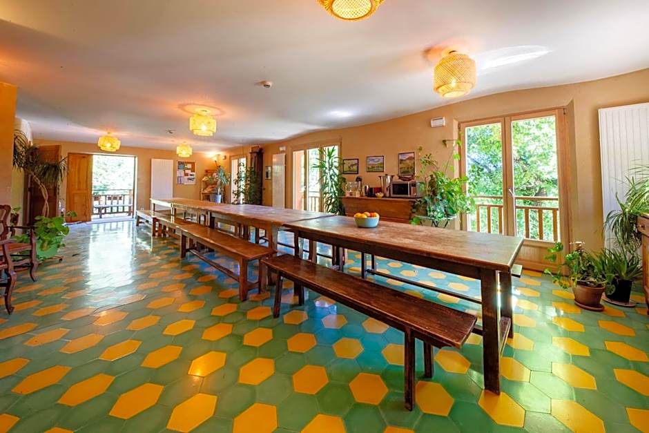 Eco-hôtel et Yourtes du Mercantour