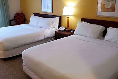 Queen Room with Two Queen Beds  Mobility/Hearing Access and Bathtub with Grab Bars  Non-Smoking - Non-refundable - Breakfast included in the price 