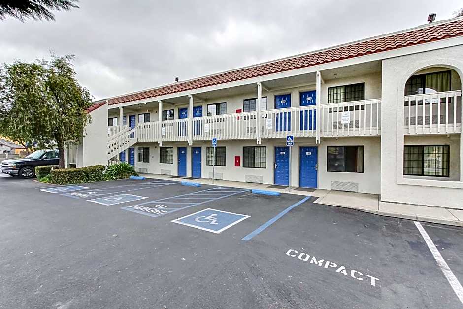 Motel 6-Salinas, CA - North Monterey Area