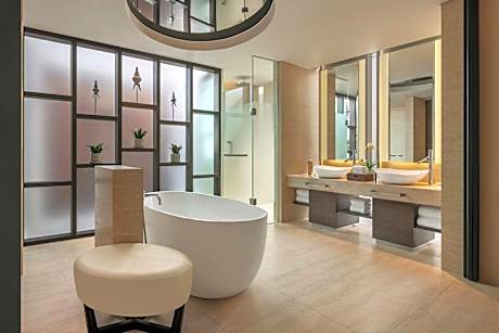 Suite, 1 Bedroom, Terrace (1 King Bed)