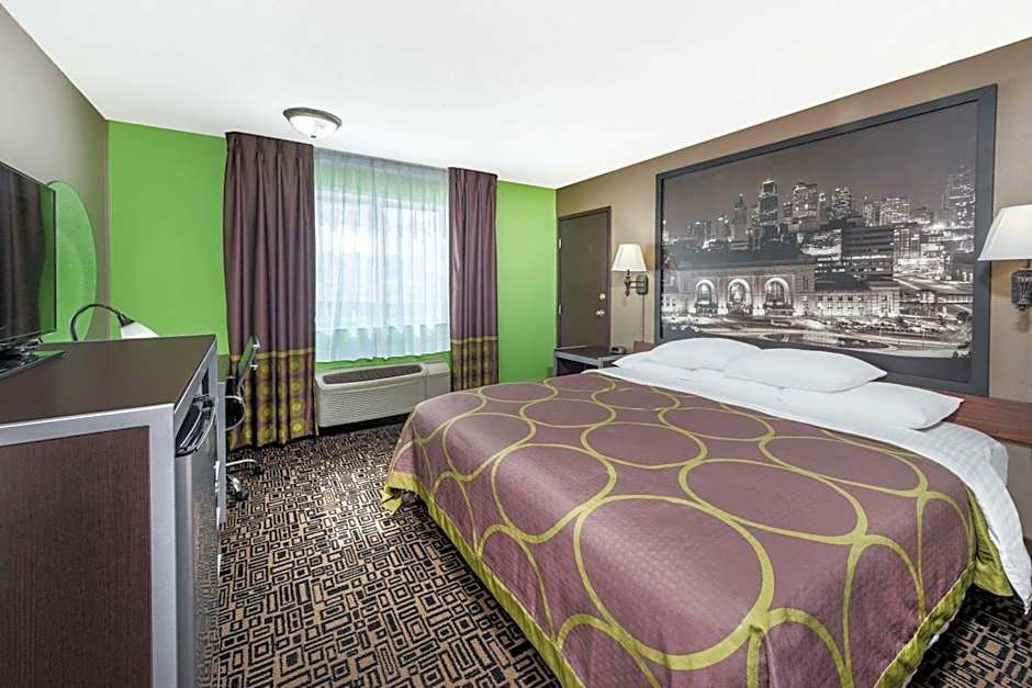 Super 8 by Wyndham Warrensburg